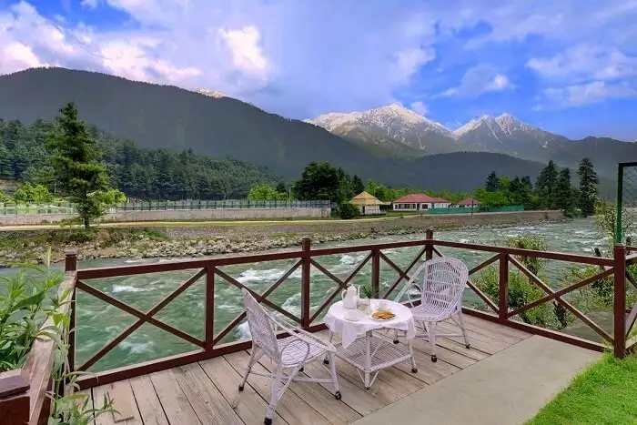 Kashmir short luxury trip 5 day itinerary premium hotel room with mountain view