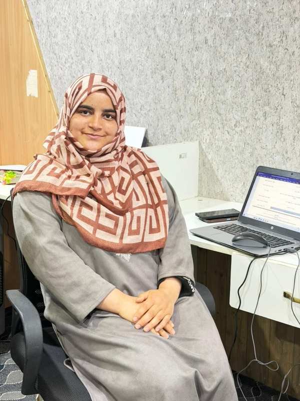 Kashmir tour planners reservation executive Miss Iqra travel services expert