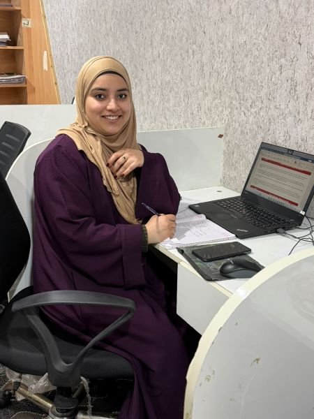 Local travel guide helping tourists in Kashmir valley