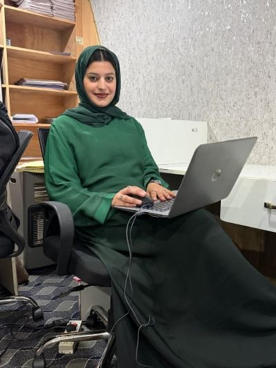 Kashmir local driver providing transport service to tourists