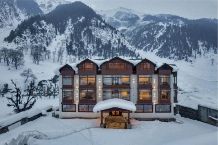 luxury Kashmir package 5 days Gulmarg snow mountains and gondola experience