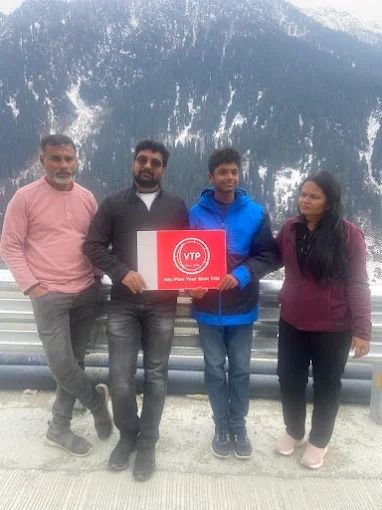 Couple visiting Pahalgam on Kashmir honeymoon package