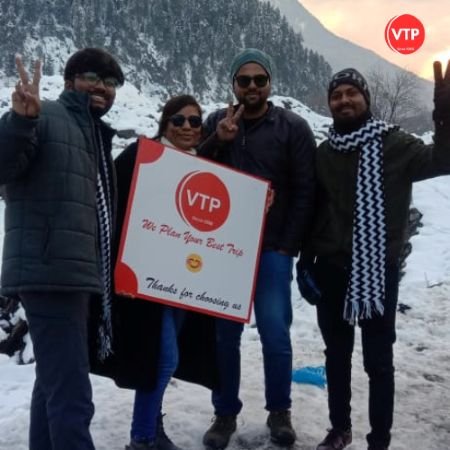 Group tour enjoying Sonmarg trip in Kashmir