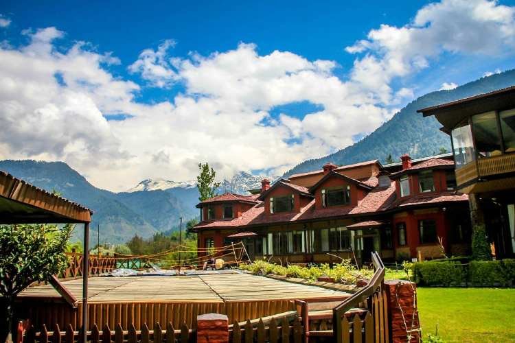  Private candlelight dinner arranged for a Kashmir honeymoon