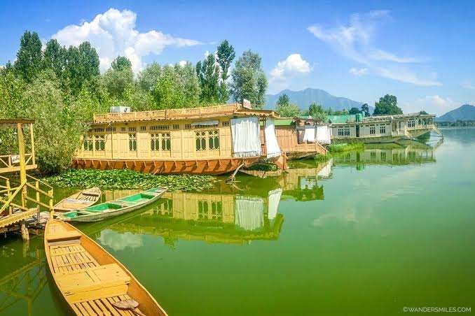  Cheapest Kashmir tour package from Delhi - budget houseboat on Dal Lake