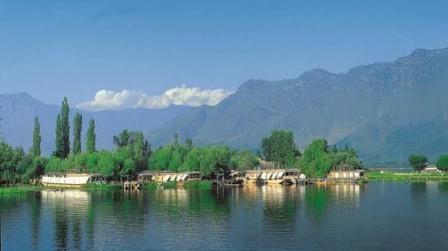 Budget Gulmarg day trip on a cheap Kashmir tour from Kolkata