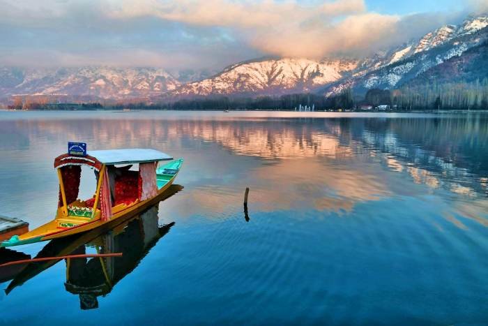 Dal Lake houseboat night on a Kashmir 6 nights 7 days package