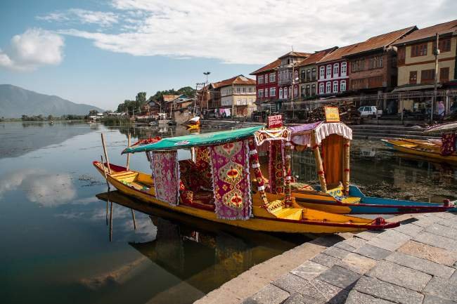 Kashmir tour package by flight - aircraft landing at Srinagar airport SXR
