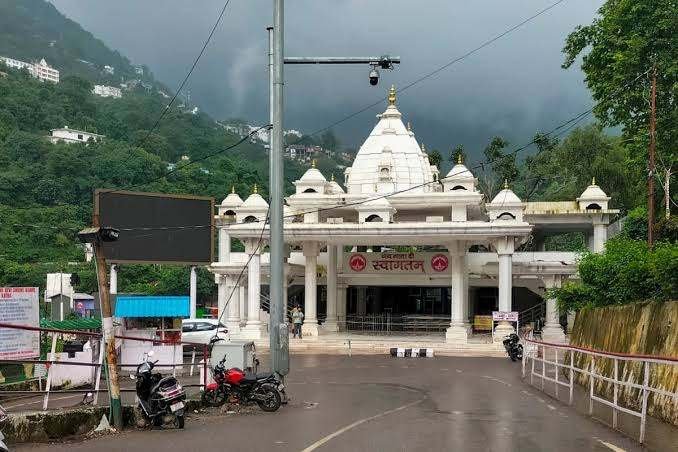 Kashmir tour package with Vaishno Devi - Bhawan at Trikuta hills and Dal Lake