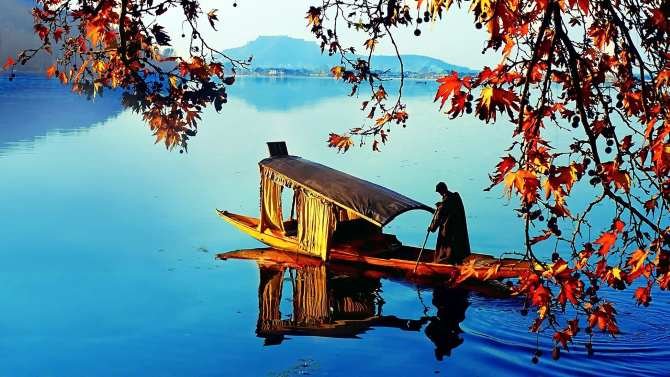 Romantic budget houseboat night on Dal Lake for a couple