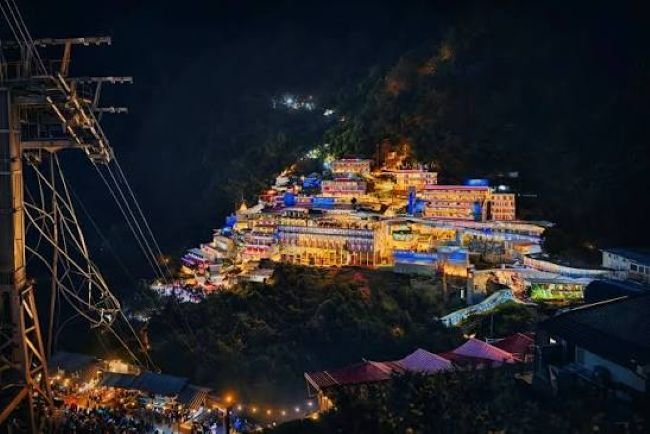 Vaishno Devi Bhawan darshan on a Katra to Srinagar tour package