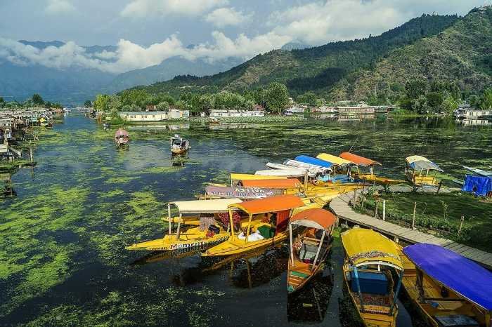 Gulmarg Gondola day trip on a 2 nights 3 days Kashmir package 