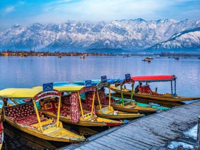 Mughal Gardens Srinagar on a flight-inclusive Srinagar package