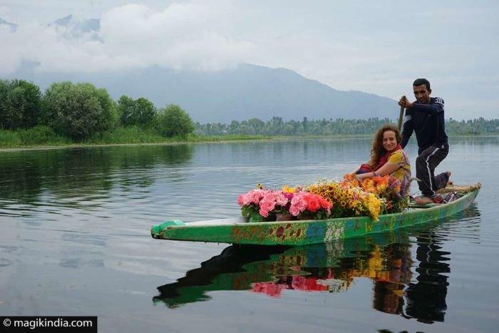 Shikara ride on Dal Lake on a 2 nights 3 days Srinagar trip