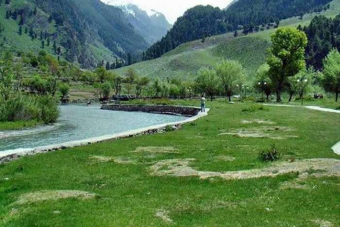 Srinagar tour packages from Chennai - Dal Lake houseboat and shikara