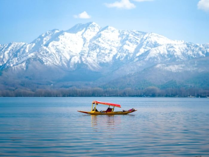 Srinagar tour packages from Delhi - Dal Lake houseboat and shikara